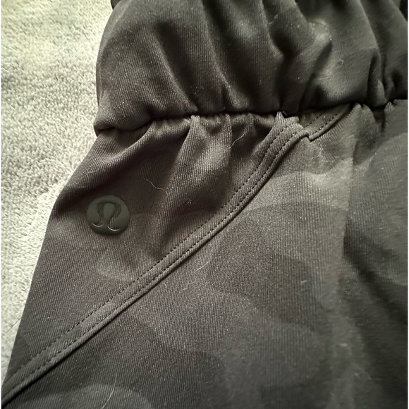 Lulu Lemon camouflage joggers - Picture 3 of 4